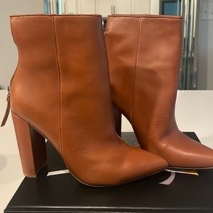 Worn once ! Great to dress up or down !